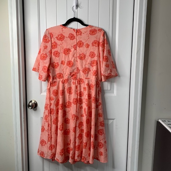 Torrid Floral Print spring Dress V-Neck Flutter Sleeve Size 10 vacation summer - Picture 2 of 4
